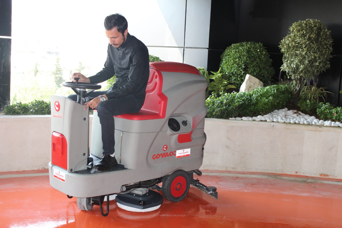 خرید انواع زمین شوی اسکرابر دستی و سرنشین دار از اتحاد صنعت صدرا